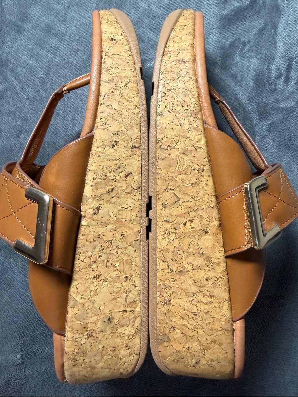 FitFlop Leather Toe Post Sandals – Tan - Picture 13 of 14